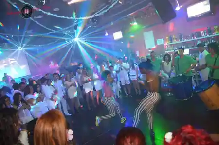 Live dance performance with crowd on the floor at Sala La Farándula Málaga — salsa, bachata, kizomba venue in Málaga