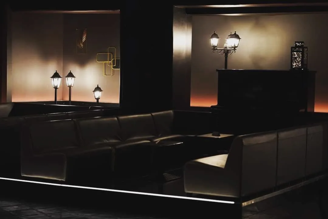 Dark intimate leather booth seating with ambient lamps at Zanussi Rome — bachata, salsa, merengue venue in Rome