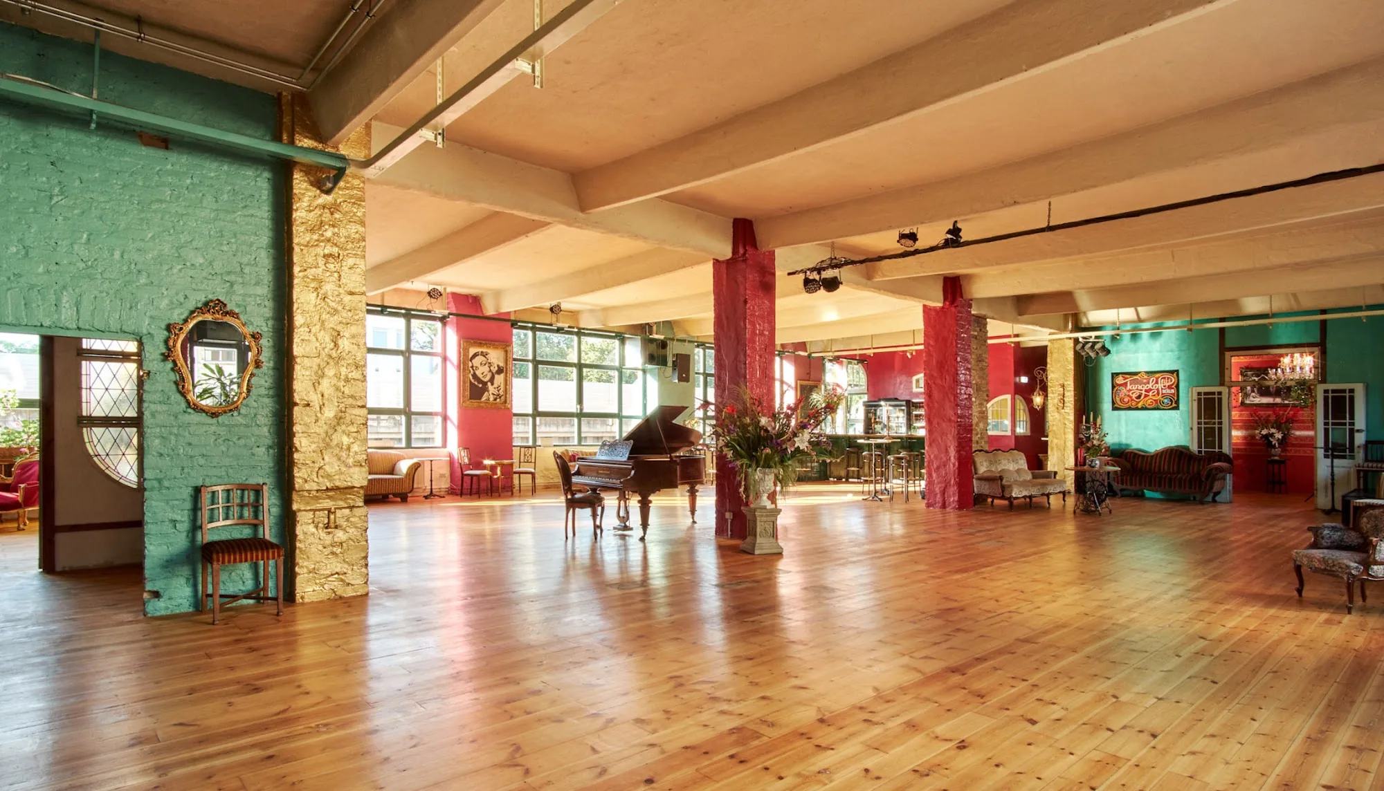 Spacious parquet dance floor in Tangoloft Berlin venue during daytime