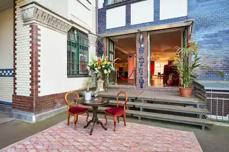 Elegant courtyard entrance with ornate tilework at Tangoloft Berlin — salsa, bachata venue in Berlin