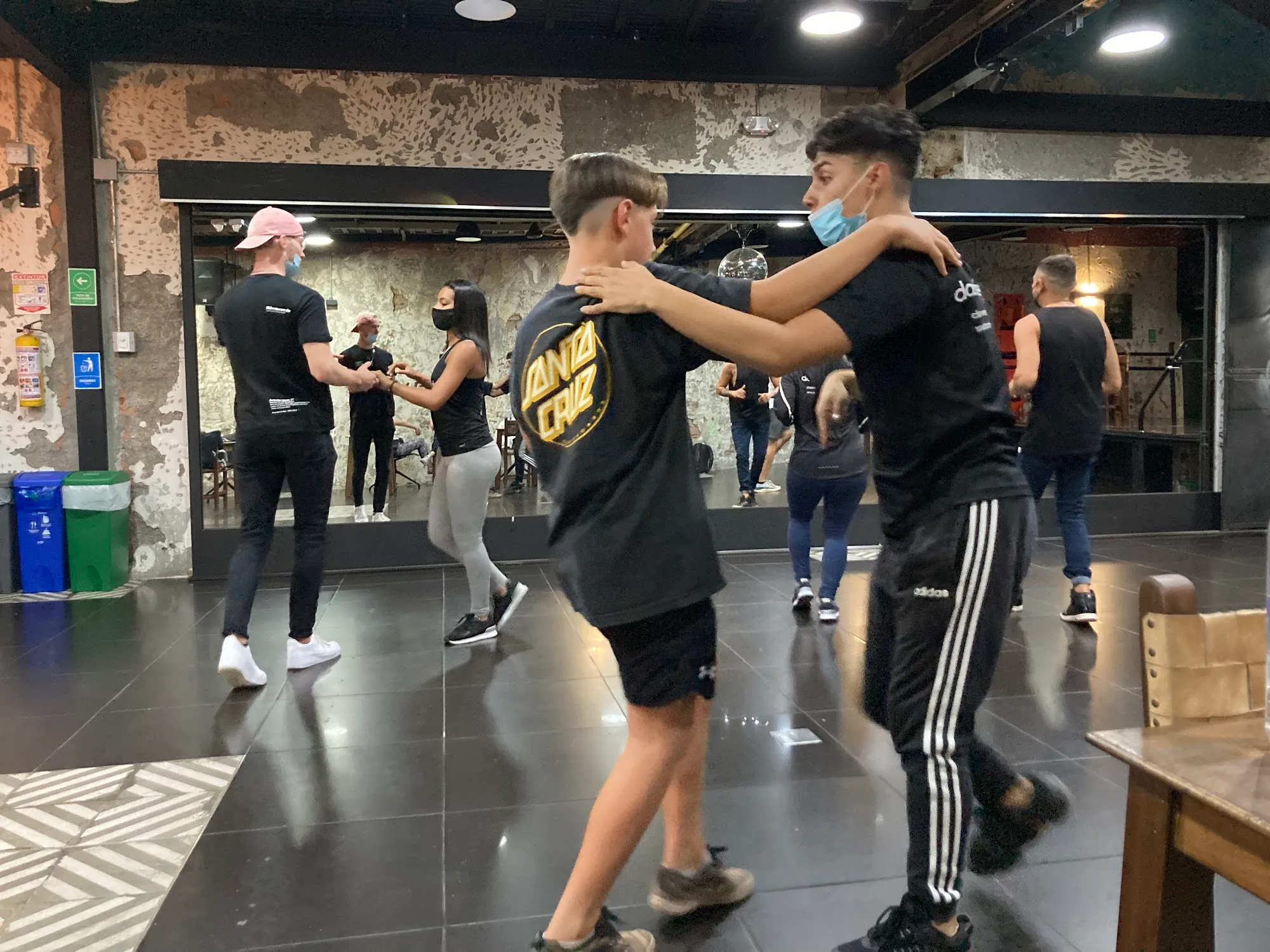 Couples partner dancing salsa on the floor at Dancefree Medellin