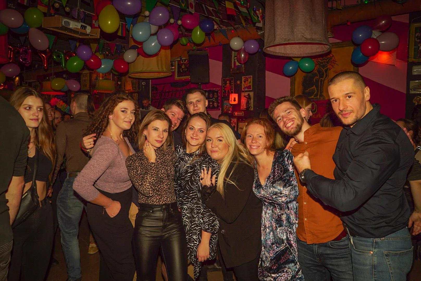 Group of friends enjoying a party night at Czarny Kot Klub Wroclaw with balloons