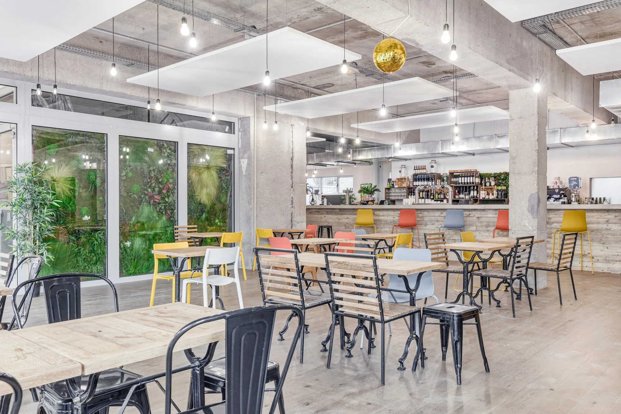 Le Café du Village — dance venue in Paris