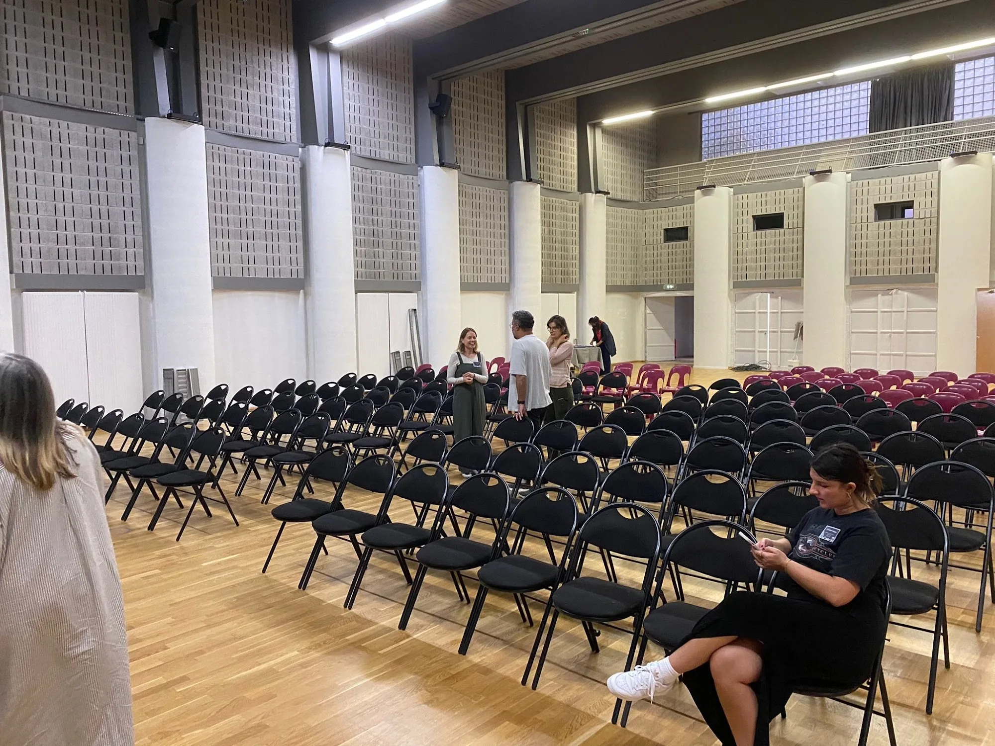 Paris Épicentre main hall with wood floor and event seating