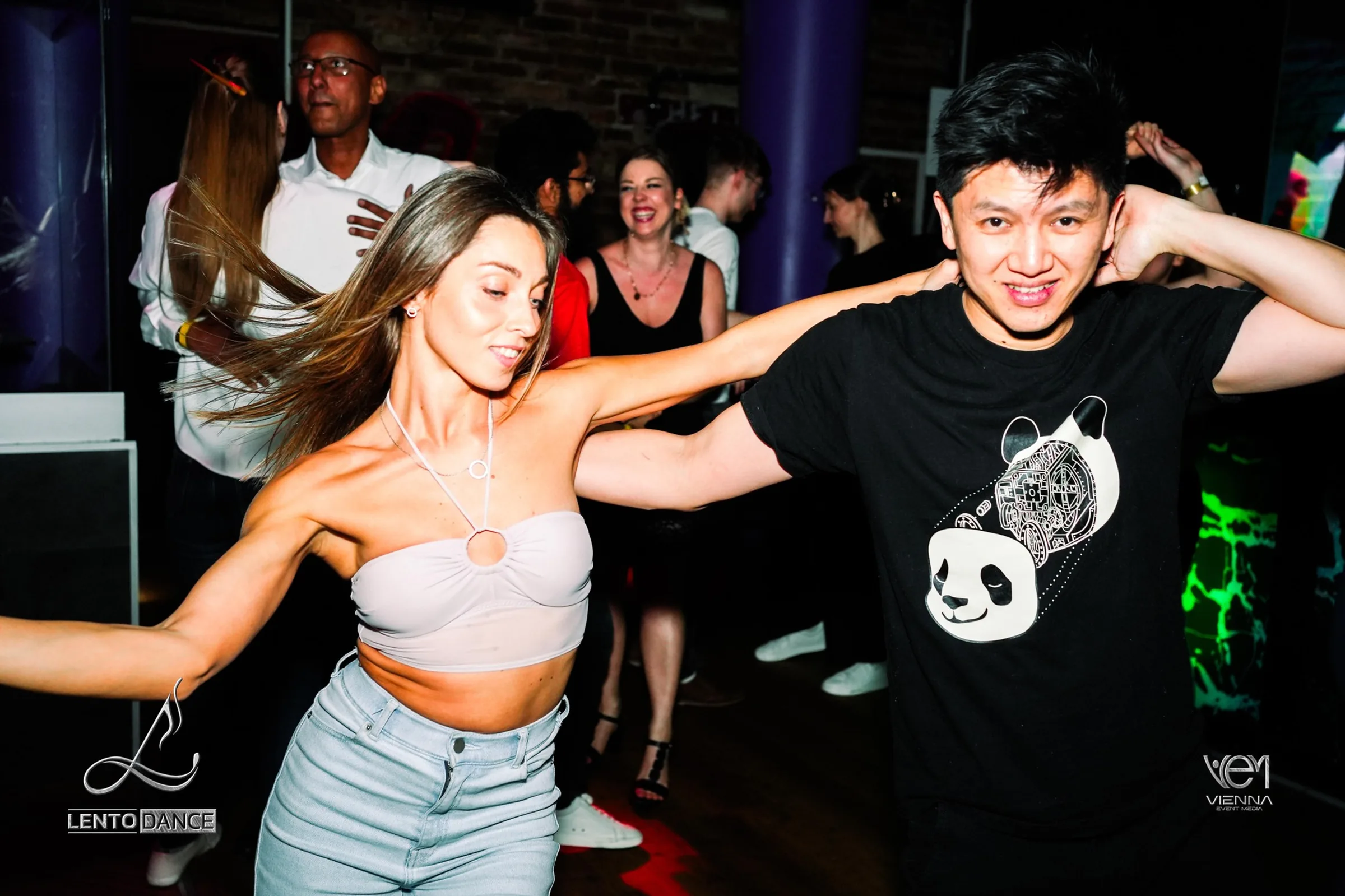 Bachata dancers on the social floor at Lento Dance Vienna