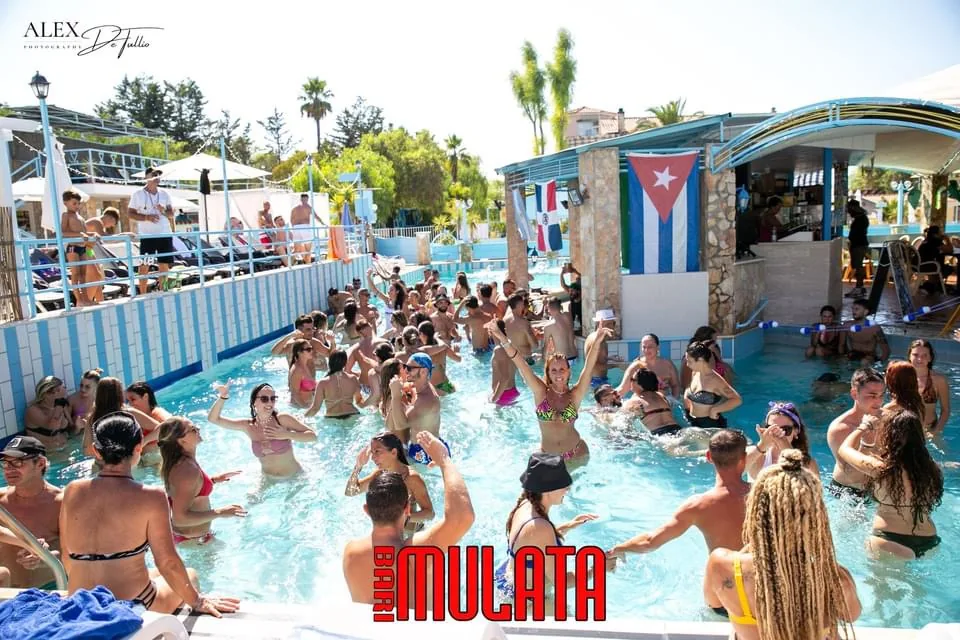 Mulata Latin Social Club Bari outdoor pool party with crowd dancing