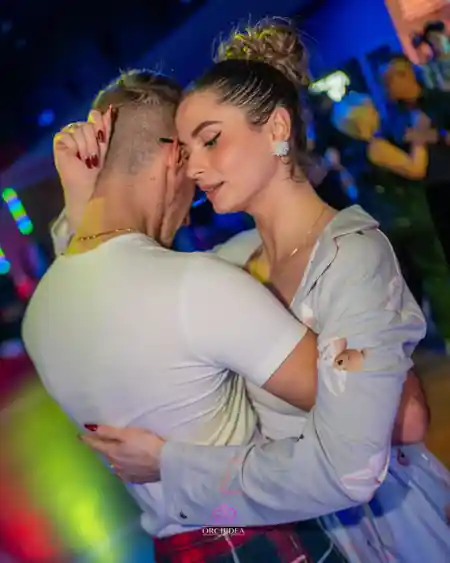 Couple dancing bachata on the social floor at Orchidea Club in Milan