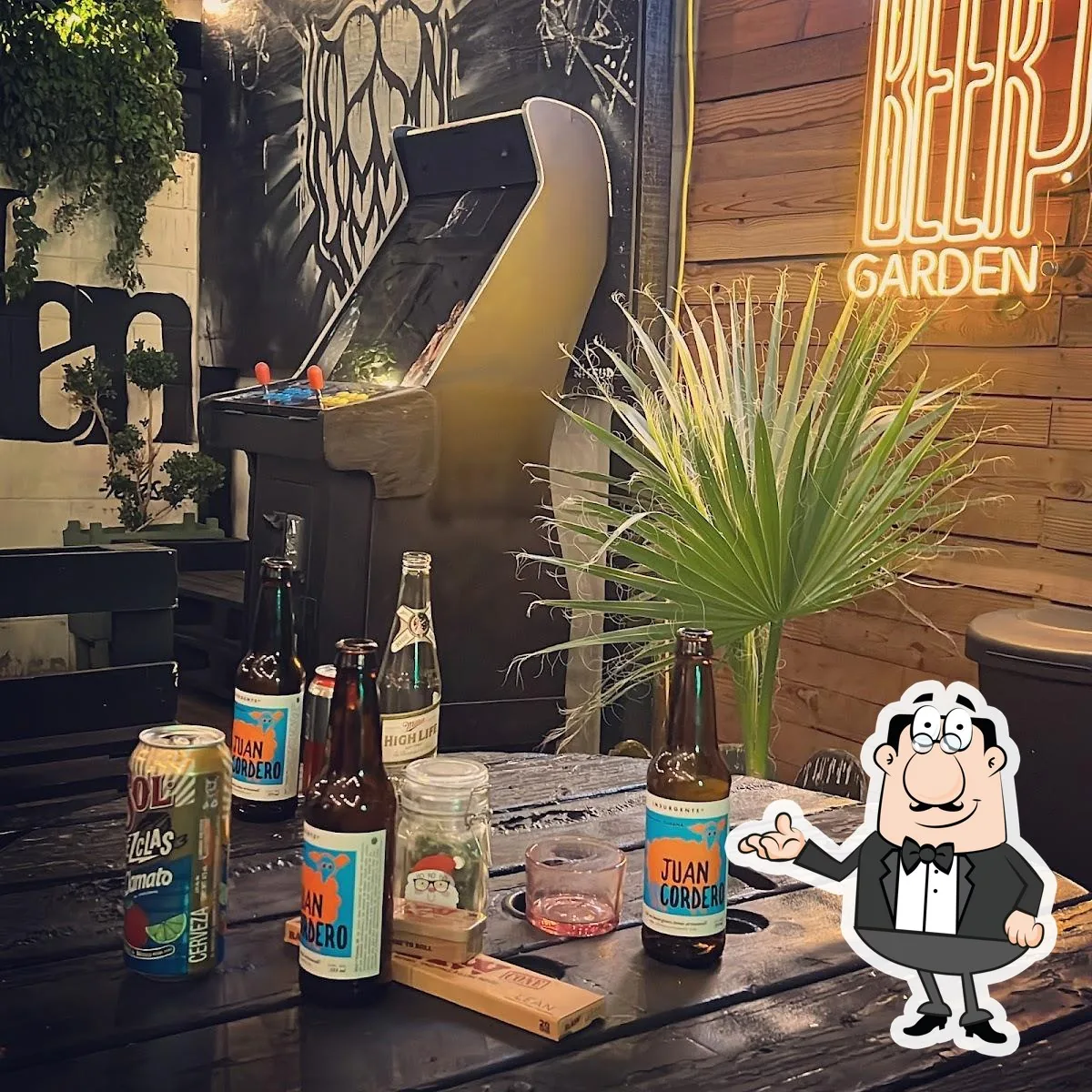 Interior of Beer Garden in Plaza Juarez, Mexicali with outdoor seating and bar area — salsa, bachata, kizomba venue in Mexicali