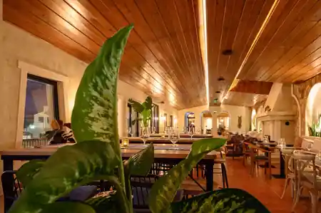 BreakPoint Ericeira indoor bar and dance floor area — salsa, bachata, kizomba venue in Ericeira