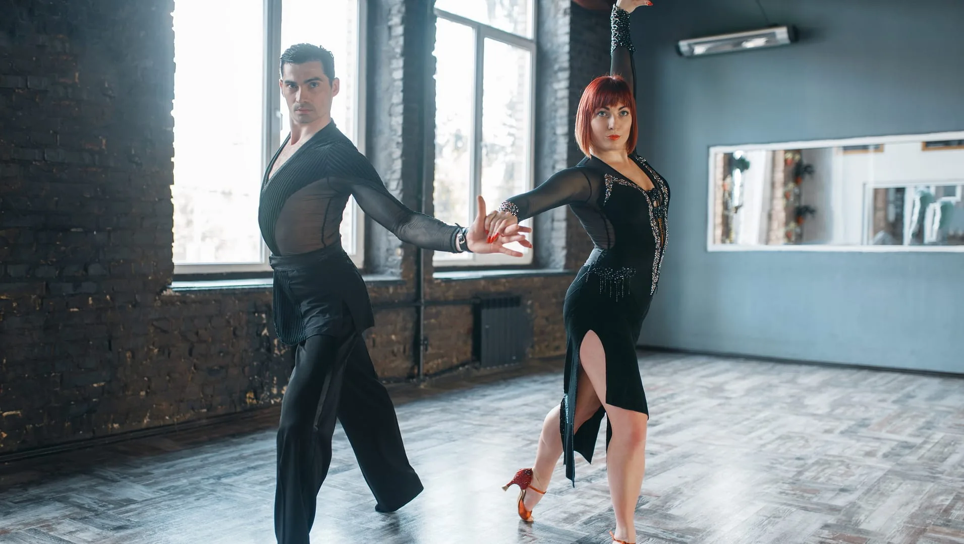 iDance Studio Söder, Stockholm – salsa class with couples dancing