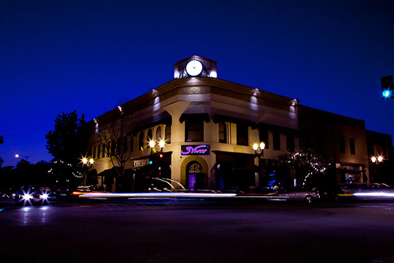 3Vinos Restaurant & Night Club - Salsa, Bachata dance venue in Covina