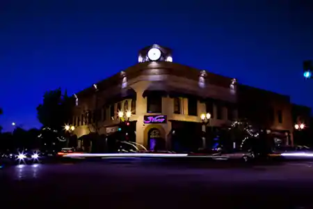 3Vinos Restaurant & Night Club, Covina: Latin dance venue