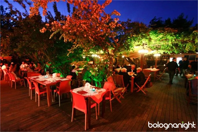 Ca' de Mandorli venue exterior surrounded by greenery in San Lazzaro di Savena near Bologna