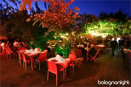 Ca' de Mandorli venue exterior surrounded by greenery in San Lazzaro di Savena near Bologna — salsa, bachata venue in San Lazzaro di Savena