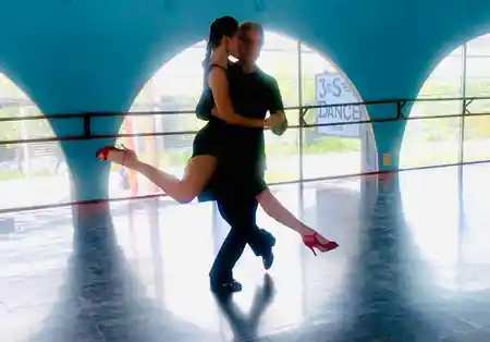 Couple dancing salsa on the studio floor at Dance Street California Pasadena