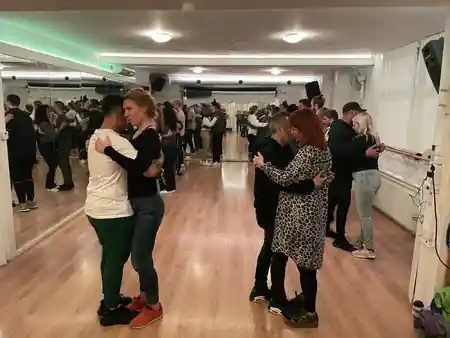 Multiple couples dancing in mirrored studio at Kizomba Lounge Rotterdam