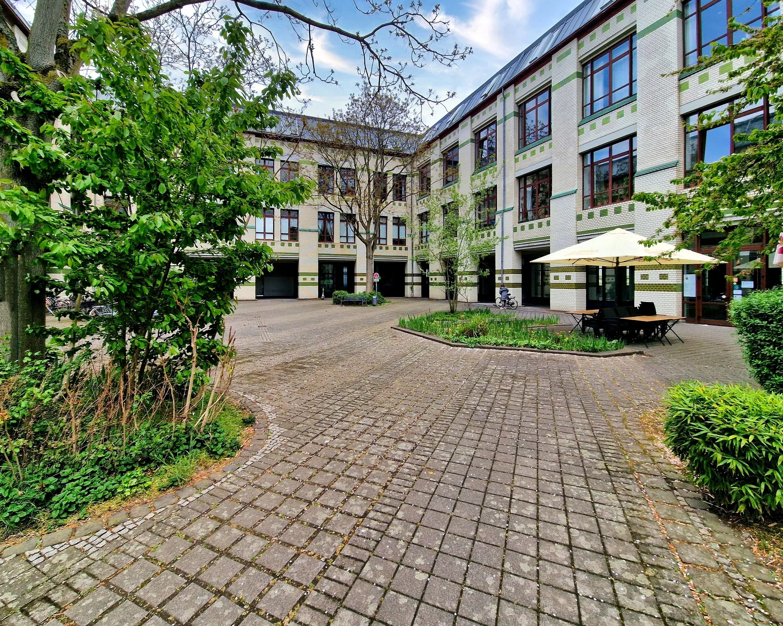 Bürgerhaus Salzmannbau venue courtyard exterior in Düsseldorf