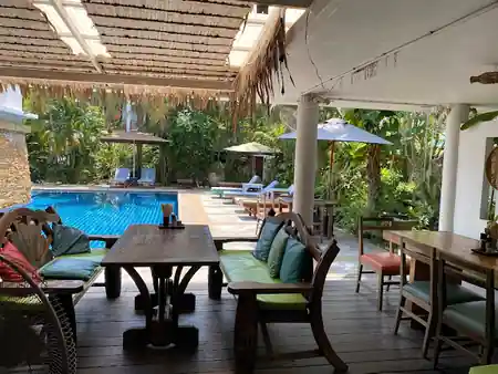 Greenlight Cafe restaurant exterior with swimming pool surrounded by tropical gardens — salsa, bachata, kizomba venue in Koh Samui