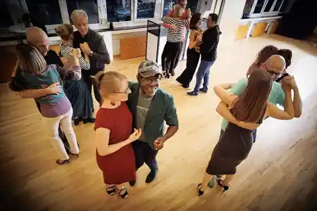 Multiple couples social dancing on the wooden dance floor at Mike Dance Tanzschule Munich — kizomba, bachata venue in Munich