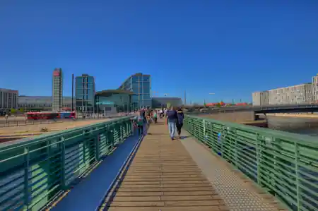 Gustav-Heinemann-Brücke, Berlin — Latin dance venue