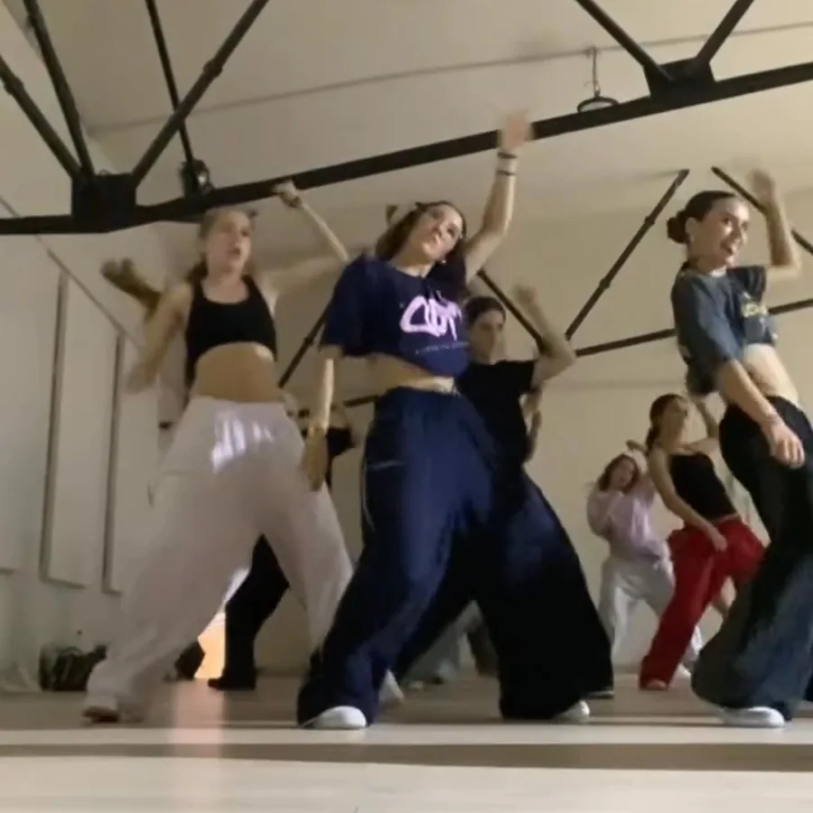 Group dance class in session at Kairos Baile in Palma de Mallorca