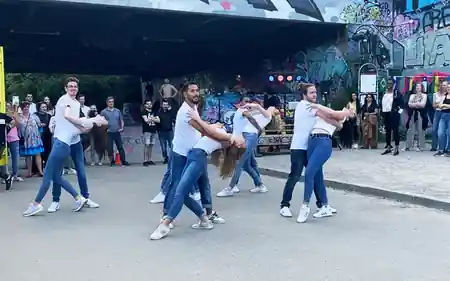 El Templo Heidelberg group showcasing bachata and salsa choreography outdoors