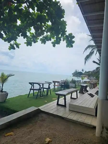 Oceanfront seating area at La Casa Tropicana in Koh Phangan, Thailand — salsa, bachata, kizomba venue in Koh Phangan