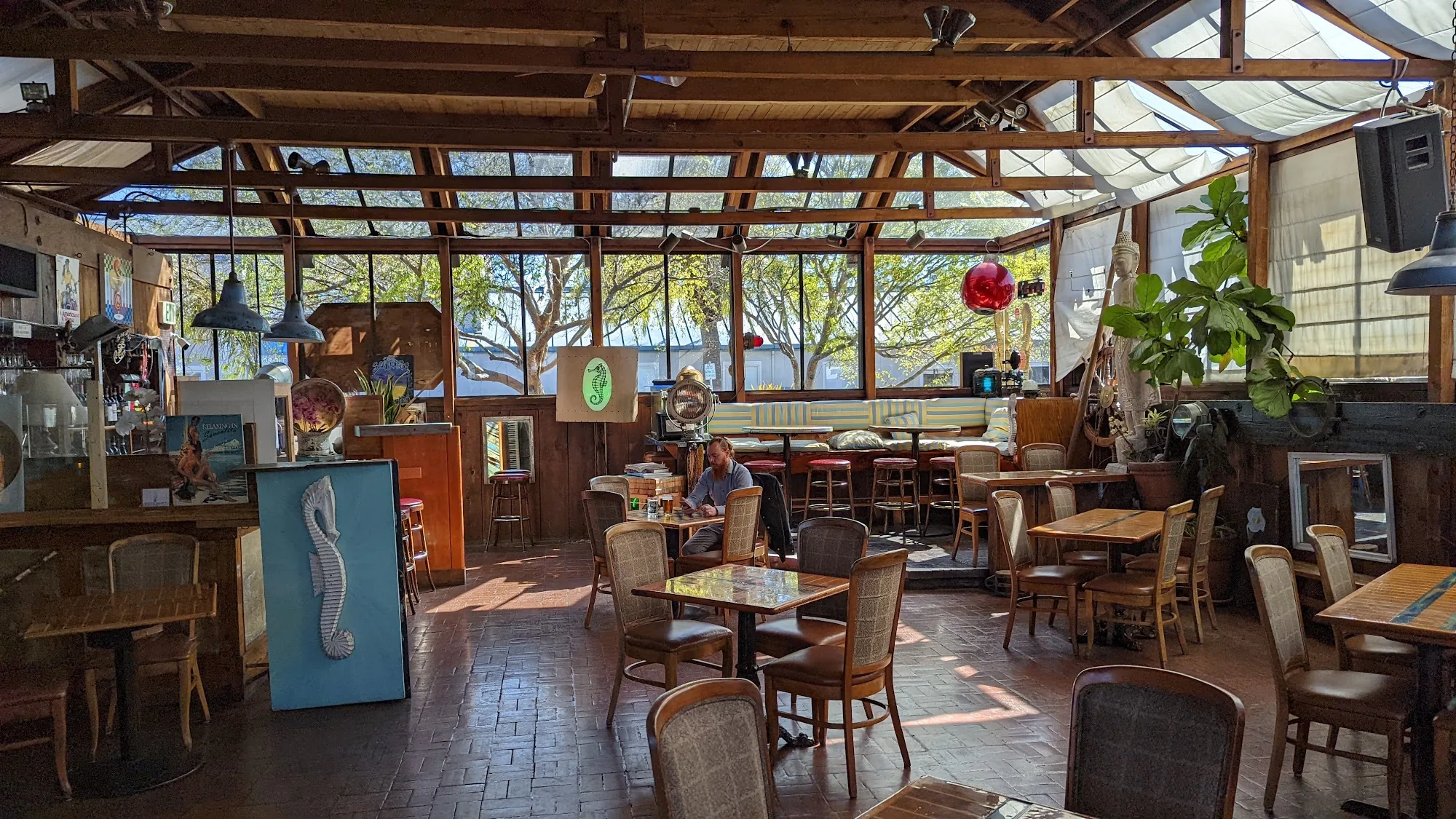 Dance venues and nightlife in Sausalito, United States