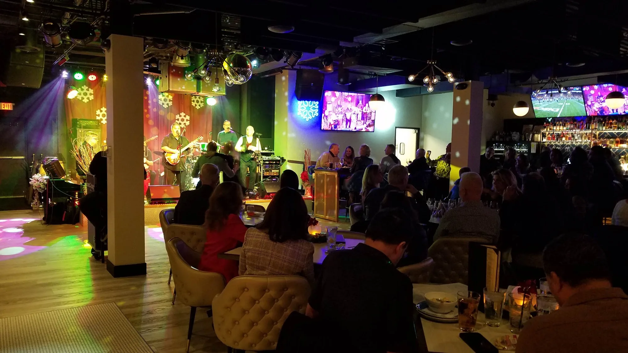 Live band on stage with crowd and dance floor at Jonny Cab's Burr Ridge