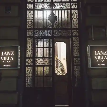 Tanz Villa entrance of Tanzschule Conny and Dado, Graz — bachata, salsa, kizomba venue in Graz