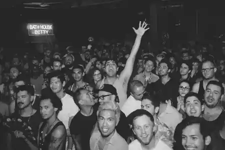 Precinct, Los Angeles: Latin dance venue