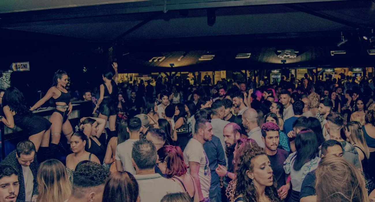 Miss Penelope Beach summer nightclub in Torino — outdoor dance venue with pool and gardens — salsa, bachata venue in Torino