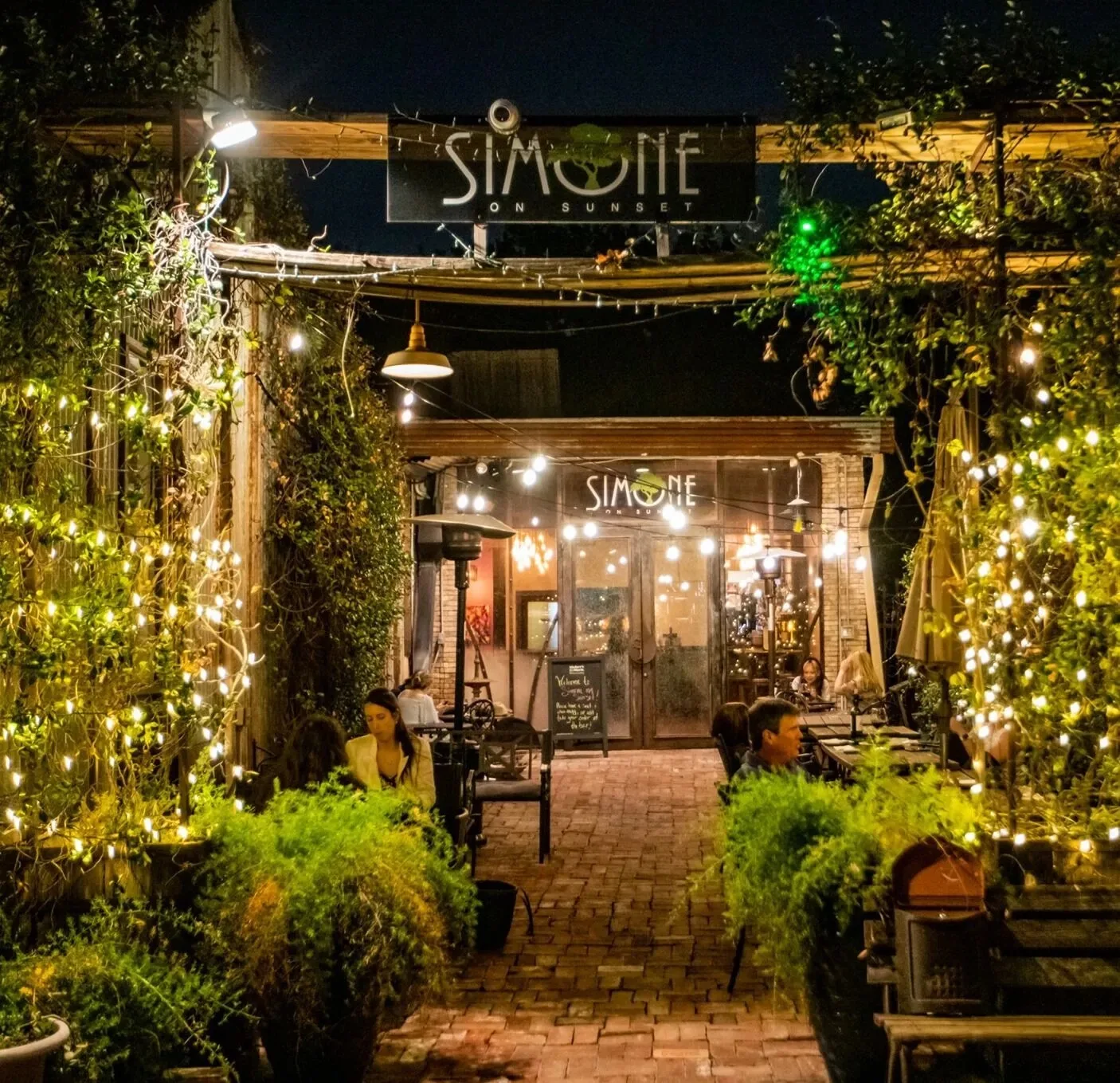 Simone on Sunset, dance venue in Houston