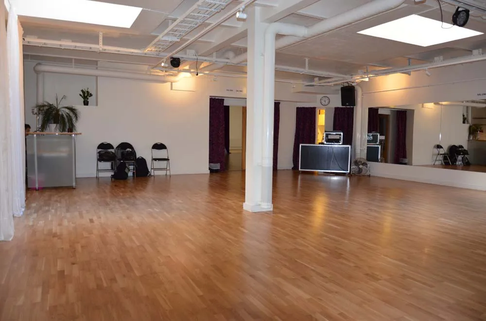 Empty dance studio floor at Stockholm Salsa Dance Sweden