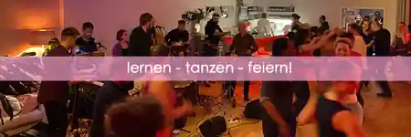 Live band performing with dancers and bar at La Mambita Berlin — salsa venue in Berlin