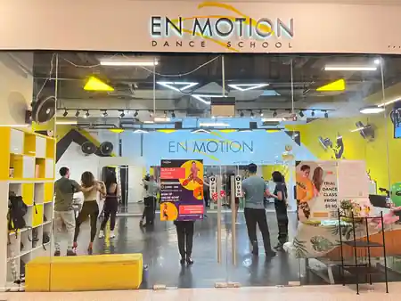 Dance class in progress at En Motion Dance School Singapore — bachata, salsa venue in Singapore