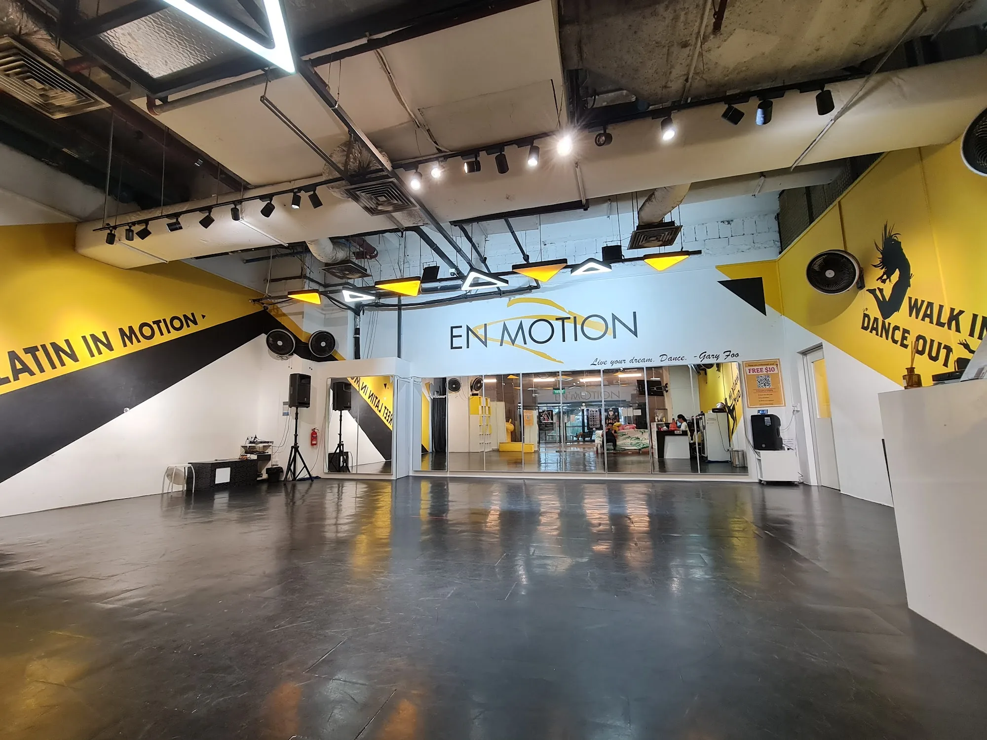 Salsa bachata dance studio at En Motion Dance School Singapore