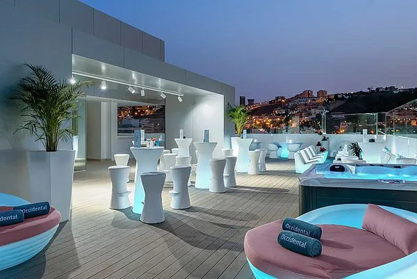 Stage Sky Bar Rooftop at Occidental Las Palmas Hotel, Las Palmas de Gran Canaria – rooftop bar with city views