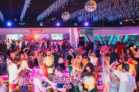 Packed dance floor with crowd and stage lights at Victory's Palma de Mallorca — salsa, bachata, kizomba venue in Palma de Mallorca