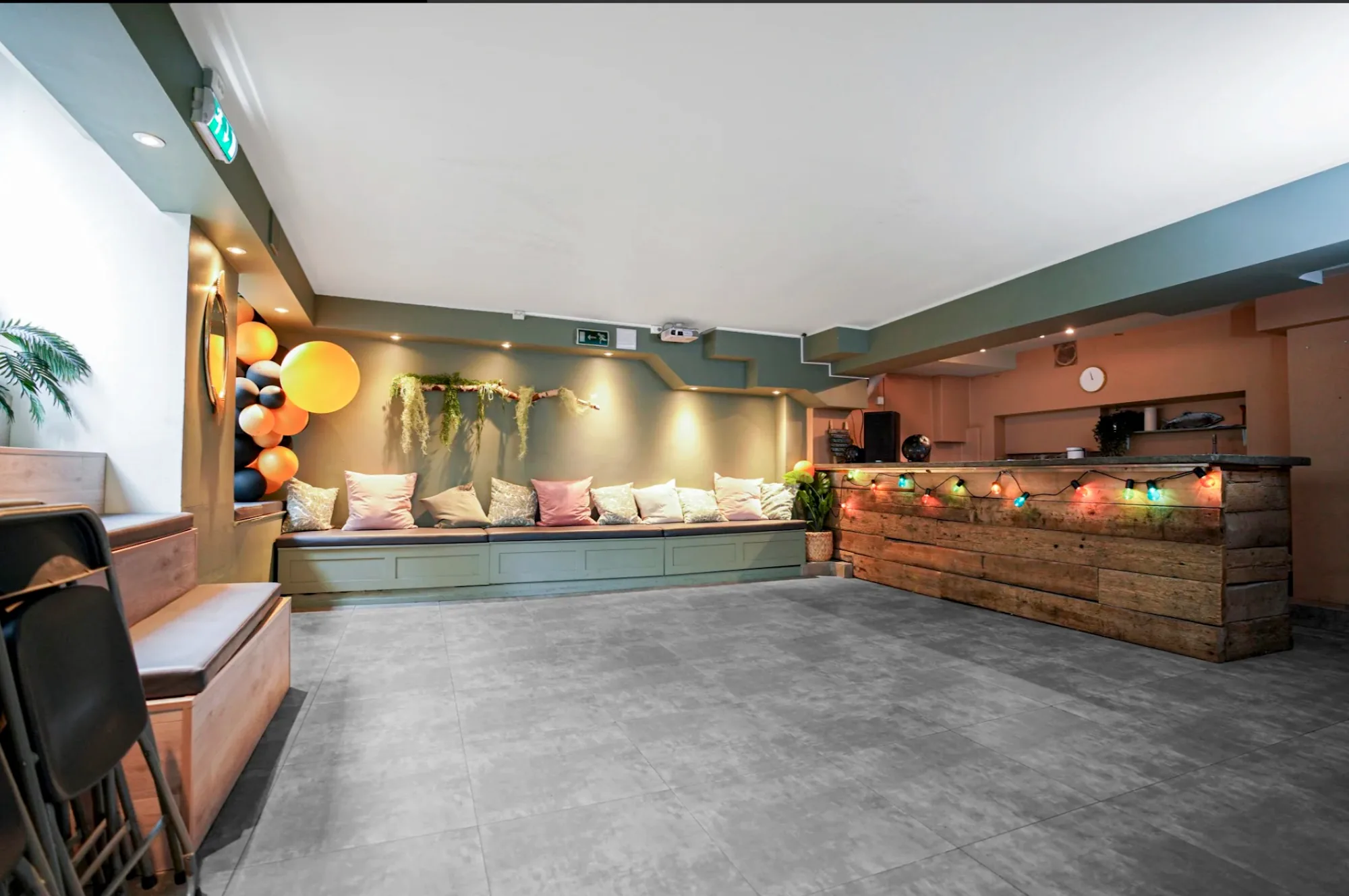 Påfuglen Oslo — venue interior with open floor space, cushioned bench seating and bar counter