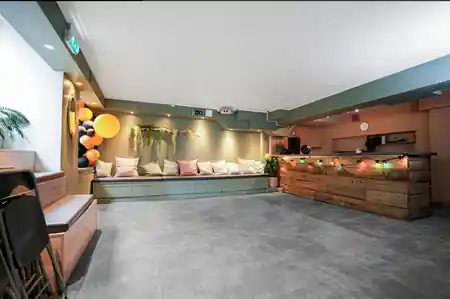 Påfuglen Oslo — venue interior with open floor space, cushioned bench seating and bar counter — salsa venue in Oslo