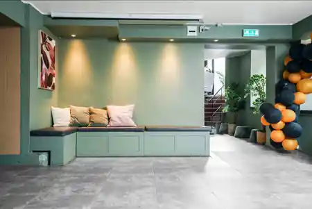 Påfuglen Oslo — venue seating area and open floor with balloon décor and coloured fairy lights — salsa venue in Oslo