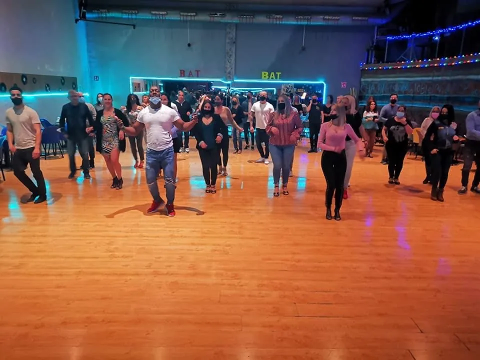 Batjockeys dance floor with dancers in Palma de Mallorca