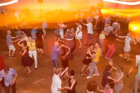 5eme Etage, Bern – salsa social dance night with dancers on the floor