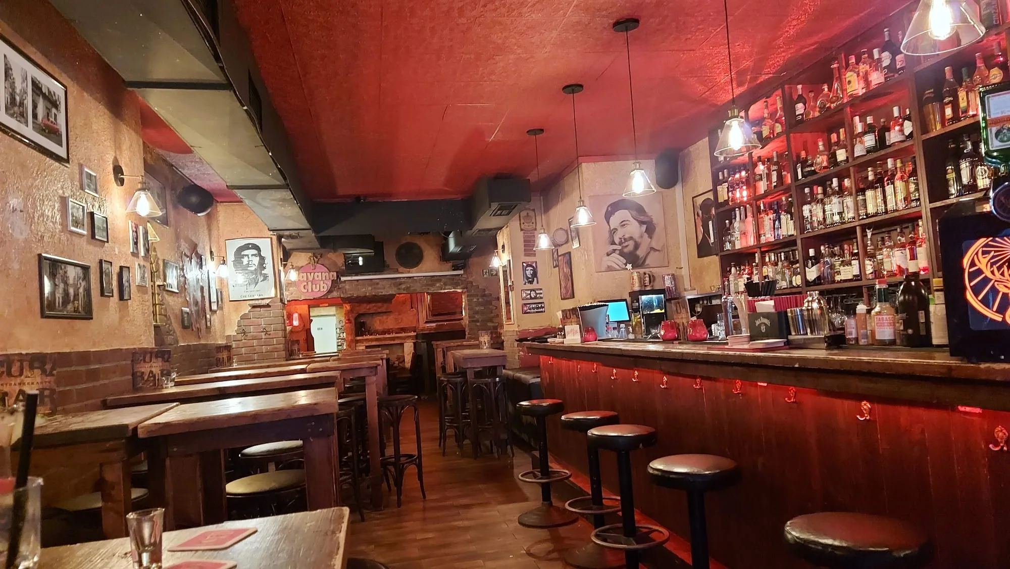 Cuban-themed bar interior with Che Guevara art and rum bottles at Cuba-Bar Cologne