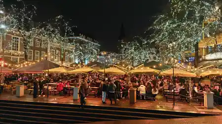Outdoor terrace at night with crowd at Stadscafé de Boterwaag Den Haag — salsa venue in Den Haag