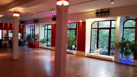 Large empty dance hall with arched windows at Dance School Monika Bauer Frankfurt, salsa, bachata venue in Frankfurt