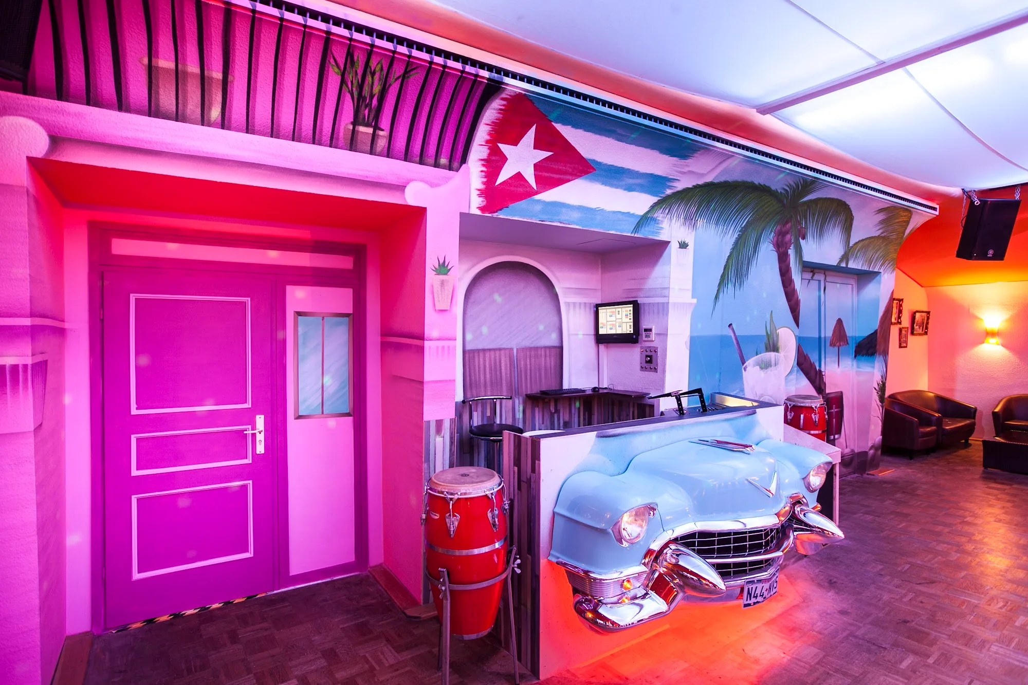 Cuban-themed interior lounge with vintage car and Cuban flag at Salsa del Alma Hannover