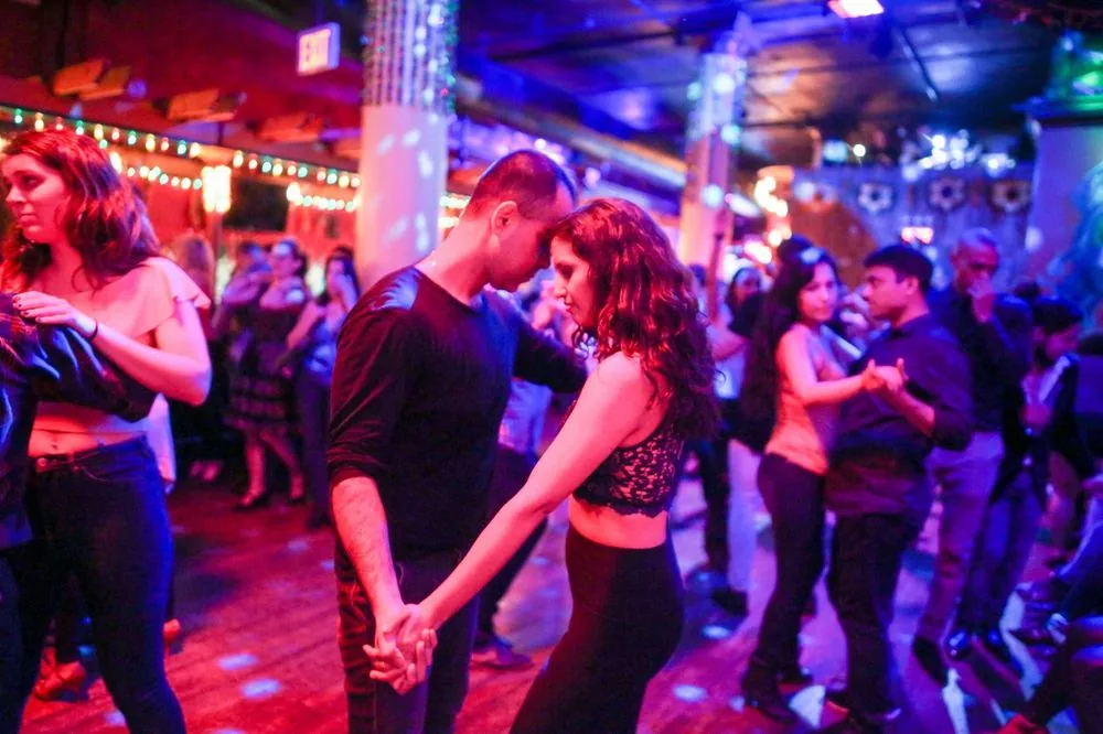 Gonzalez y Gonzalez - Salsa, Bachata dance venue in New York