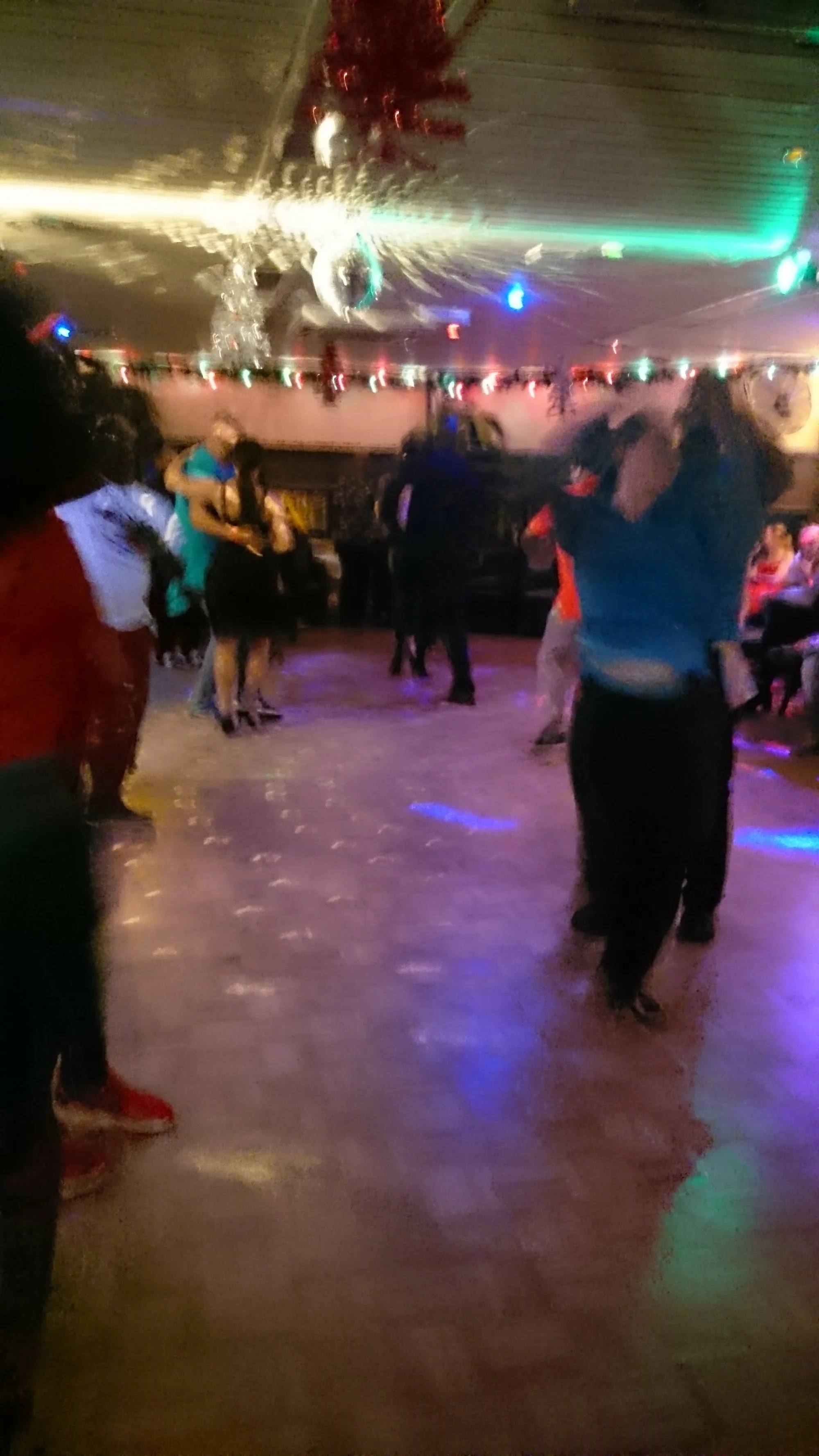 Students social dancing on the dance floor at Tropische Dansschool Burnet Almere